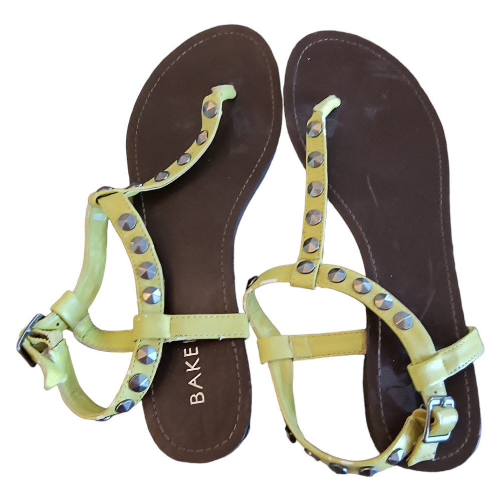 Bakers Exhale Yellow Studded Thong Sandals Women's Sz 9M  Flat Heel Buckle Strap